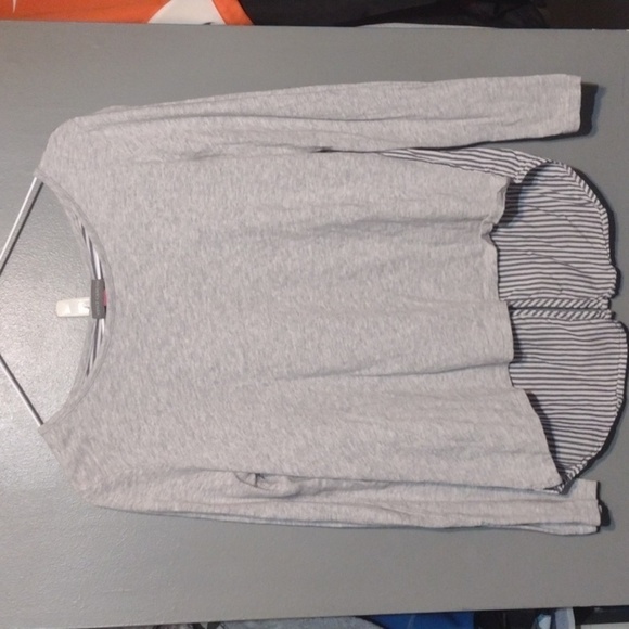 Vince camuto long sleeve gray high low shirts buttons up the back with pinstrip - Picture 1 of 5